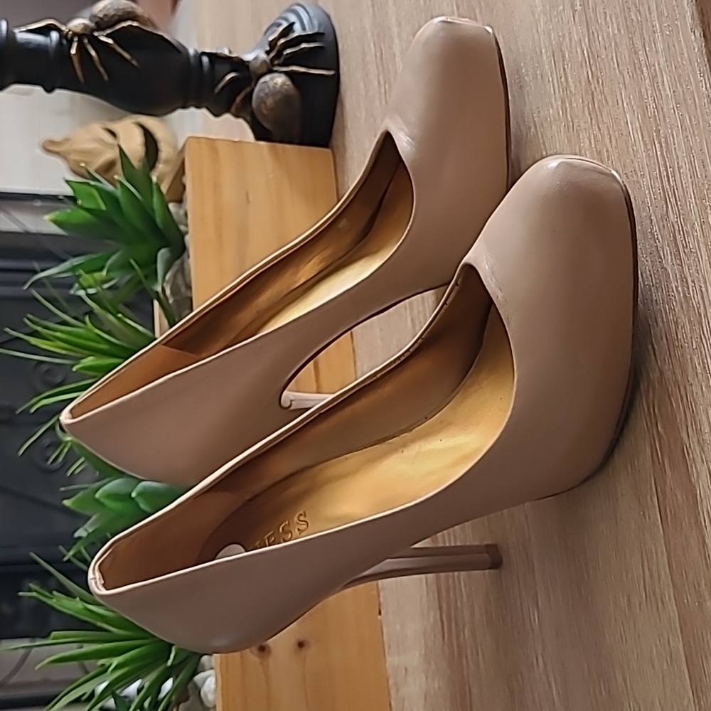 Sz8.5 Guess tan leather heels